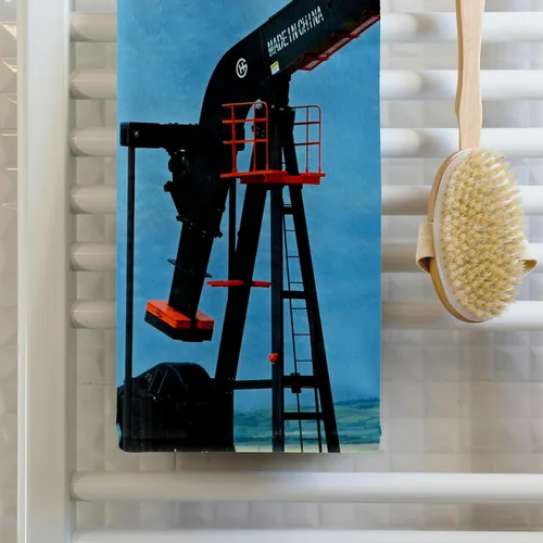 Vista 2 de 3dRose Canada, Saskatchewan, Carlyle. Oil Well Pump in Field. 15x22 Hand Towel