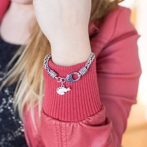 Vista 3 de Inspired Silver - Pulsera de plata con dije personalizado y circonitas cúbicas.