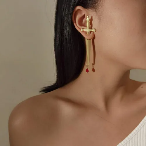 Vista 6 de Pendientes largos de espada gótica con forma de gota de sangre, pendientes vintage de espada de daga para mujeres y hombres de fantasía para fiestas