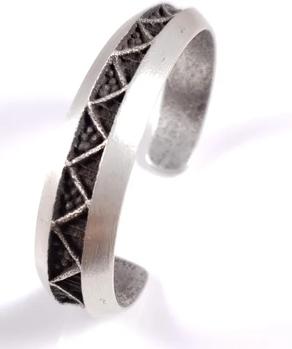 Vista 9 de Pulsera Navajo de plata de ley hecha a mano con diseño de Tufa Cast Stacker Firmado por Monty Claw