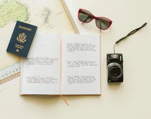 Vista 4 de Promptly Journals, Un diario de viaje completo: desde el embarque hasta la exploración (durazno campestre, naranja, cuero sintético) Diario