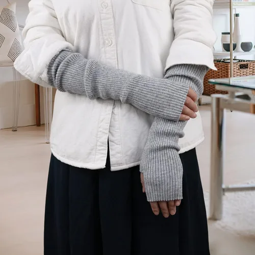 Vista 23 de Facecozy Calentadores de brazos para mujer, mezcla de lana de cachemira, guantes largos sin dedos para mujer, guantes para clima frío con agujero