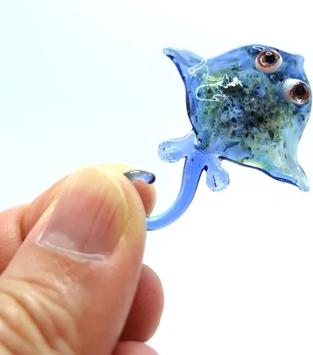 Vista 8 de Manta Ray - Figura pequeña de cristal en miniatura – Animal de vidrio soplado hecho a mano de 1 pulgada – Bonita decoración del océano – Regalo