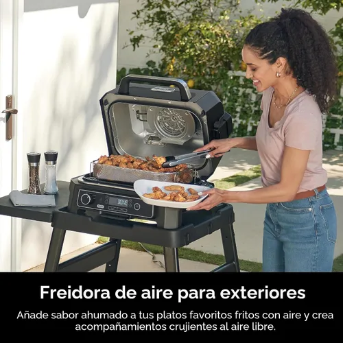 Vista 4 de Ninja Parrilla y ahumador Woodfire Pro XL para exteriores Parrilla 4 en 1, ahumador de barbacoa, freidora de aire y horneado Portátil