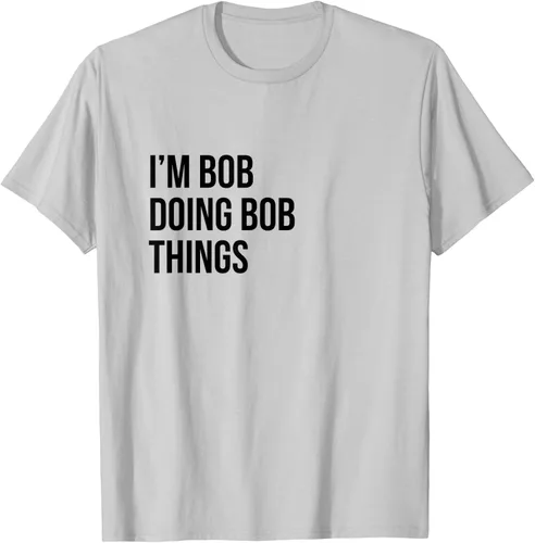 Vista 42 de Camiseta con texto en inglés "I'm Bob Doing Bob Things" Asfalto