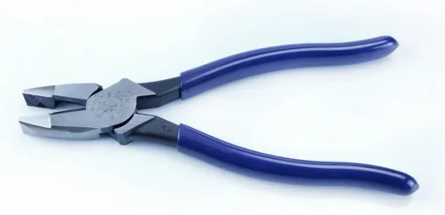 Vista 12 de Klein Tools D2139NE11055 - Juego de alicates, fabricado en Estados Unidos, con alicates de corte lateral de Lineman y pelacables de cobre