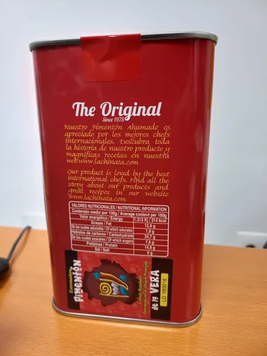 Vista 3 de La Chinata. Polvo de pimentón ahumado caliente. Lata de 26.46 oz (1.65 libras).