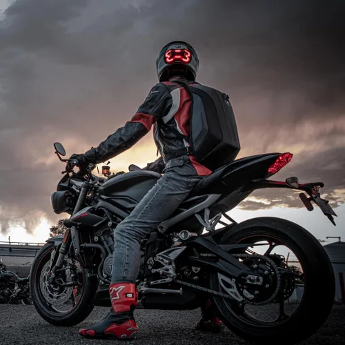 Vista 9 de Luz de Casco Brake Free - Luces Inteligentes Inalámbricas para Motocicleta - Luz LED para Casco de Motocicleta Resistente a la Intemperie - Diseño