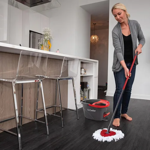 Vista 6 de O-Cedar EasyWring - Sistema de limpieza de suelos con balde y fregona giratoria de microfibra + 2 recambios adicionales, rojo/gris