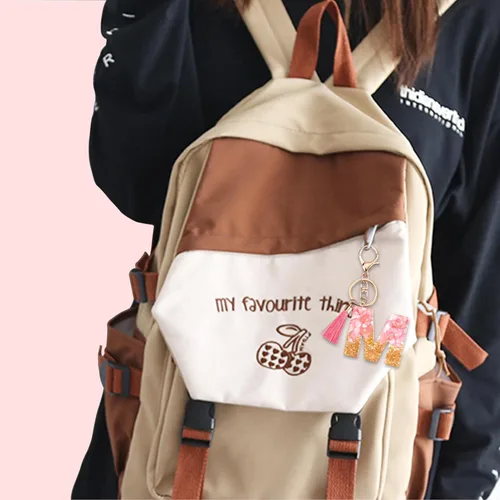 Vista 6 de Suweibuke Lindos llaveros rosados para mujeres y niñas, llaveros de letra inicial con borla, dijes para llaves, bolsos, mochilas