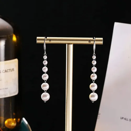 Vista 6 de Aretes largos de perlas para mujer, chapados en oro de 14 quilates, aretes colgantes de borla de plata de ley con poste de perlas largas para baile