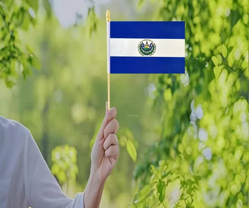 Vista 3 de Paquete de 10 banderas de El Salvador – Bandera de mano – 5 x 8 pulgadas, Mini bandera de El Salvador. Adecuado para decoraciones de fiestas