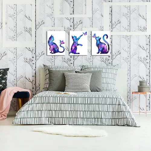 Vista 4 de KLVOS Arte de pared de animales lindos para decoración de habitación de niños, diseño de mariposas moradas y gatos estrellados, impresiones