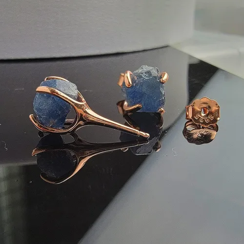 Vista 5 de Aretes de piedra preciosa natural en bruto con oro rosa sobre plata de ley 925, 6 a 0.276 in, regalo de piedra de nacimiento de calidad genuina