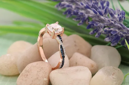 Vista 3 de Dazzlingrock Collection Anillo de compromiso para mujer con diamantes y zafiro azul redondo de 0.236 in (0.236 in) Oro rosa de 10 quilates
