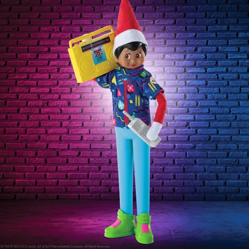 Vista 6 de The Elf on The Shelf Juego completo Magi-Freez: héroe Polar Power, Swish & Sleigh Snowboarder, estrella del pop, patinadora Holly Jolly Ollie