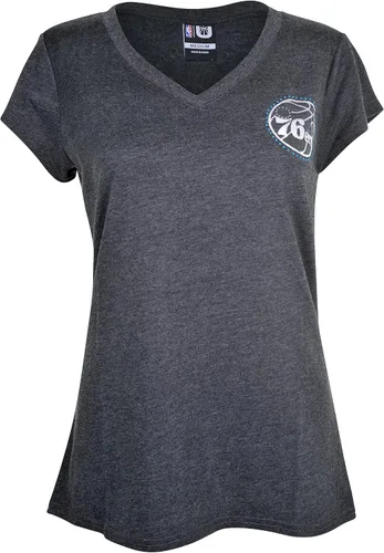 Vista 64 de Ultra Game Camiseta de mujer NBA Oficial con cuello en V y strass de manga corta