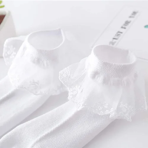 Vista 3 de Looching 4 pares de calcetines de princesa de encaje para bebés y niñas pequeñas, calcetines de algodón con volantes sólidos al tobillo