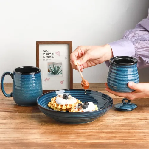 Vista 2 de HASENSE Olla de cerámica para miel con tapa, frasco de miel de 12 onzas con cucharón de madera, juego de palito y frasco para miel, lindo recipiente