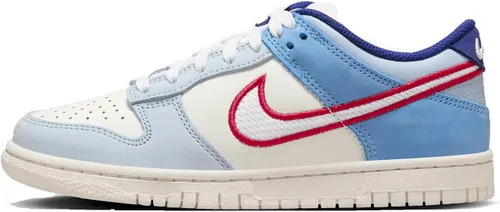 Vista 498 de Nike Kid's Dunk Low Sneaker
