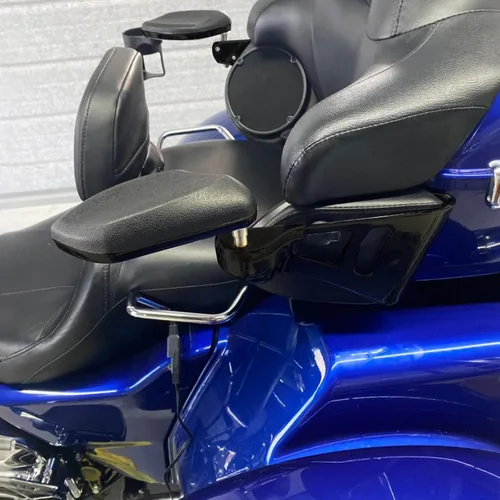 Vista 4 de Reposabrazos para pasajero con portavasos ajustable para Harley Touring Electra Glide FLHT, Road Glide Ultra FLTR, Tri Glide FLHTCUTG 2014-2024 Negro