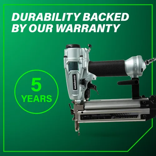 Vista 11 de Metabo HPT Clavadora Pro Brad, clavadora neumática de acabado profesional preferida por profesionales para trabajos de molduras, construcción