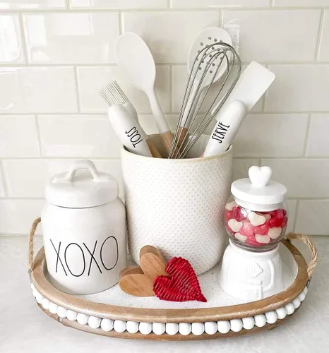 Vista 4 de Lavender Inspired Bandeja de madera rústica con cuentas y asas para cafetería, bandeja de madera envejecida estilo granja para decoración de mesa
