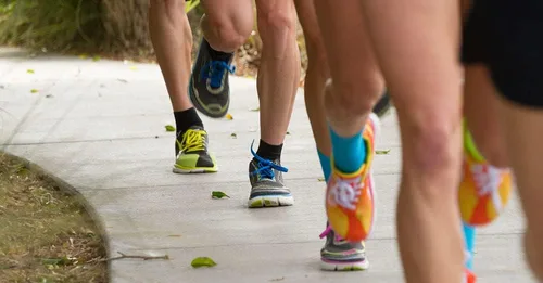 Vista 7 de Swiftwick - Calcetines ASPIRE TWO para correr y ciclismo, ligeros, ajuste de compresión