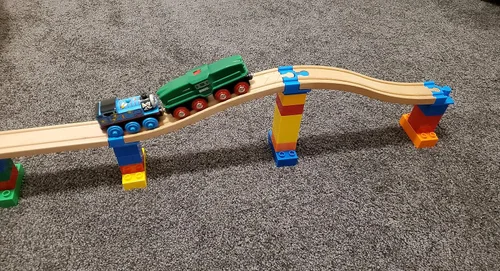 Vista 3 de Juego de adaptadores de riel de tren de madera compatible con ladrillos duplo a Brio de 5 piezas (azul)