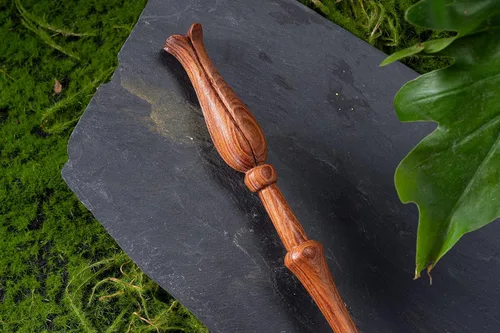 Vista 3 de Handicraftviet Varita de madera tallada a mano, varita mágica para coleccionar y cosplay, 15 pulgadas para niños y adultos en Halloween, Navidad