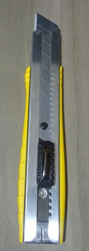 Vista 2 de Amarillo Curupixa chapa de madera figurada 8" x 23" sin respaldo 1/42" espesor