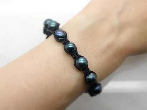 Vista 3 de Pulsera ajustable de perlas de pavo real negro para hombres y mujeres, regalo único