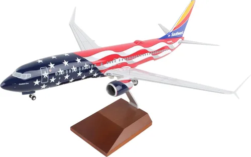 Vista 2 de Skymarks Daron Southwest Freedom One 737-800 1/100 W/Madera y engranaje SKR8288