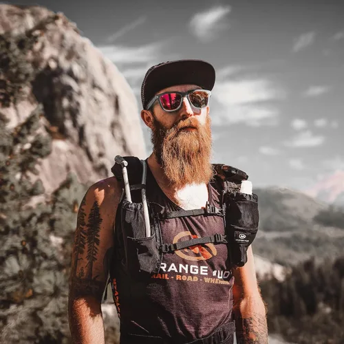 Vista 7 de Orange Mud Endurance Pack V3.0 Chaleco para Correr – Mochila de Hidratación de 2L para Trail Running, Senderismo y Ciclismo – Malla Ligera
