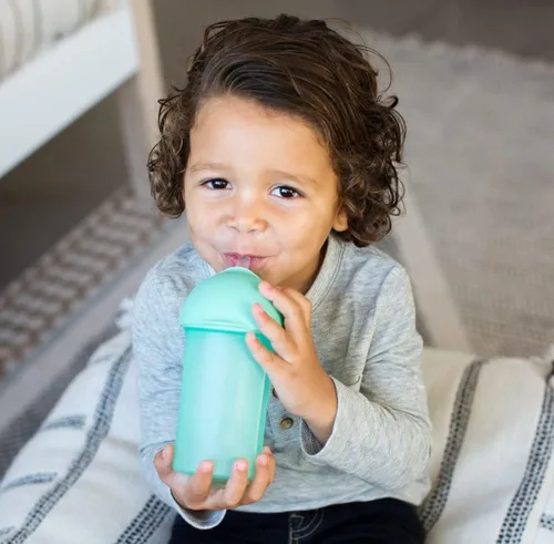 Vista 6 de Boon Swig - Taza de silicona para niños pequeños, 9 onzas.