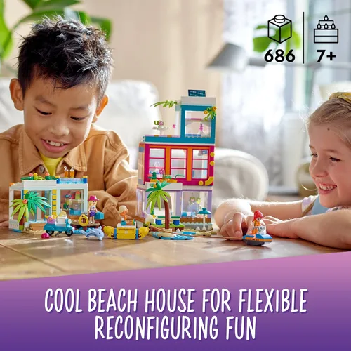 Vista 2 de LEGO Friends Vacation Beach House 41709 Kit de construcción; regalo para niños mayores de 7 años; incluye una mini muñeca Mia, más 3 personajes más