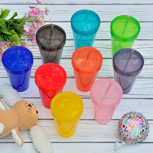 Vista 4 de Youngever 9 juegos de vasos de plástico de 16 onzas con tapas y pajitas, vasos de plástico reutilizables con pajitas (colores arcoíris)