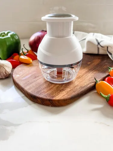 Vista 2 de Küchenprofi Picador de verduras y frutas, 3.4 pulgadas de diámetro x 4.5 pulgadas de alto, blanco, contemporáneo, mini picador de alimentos