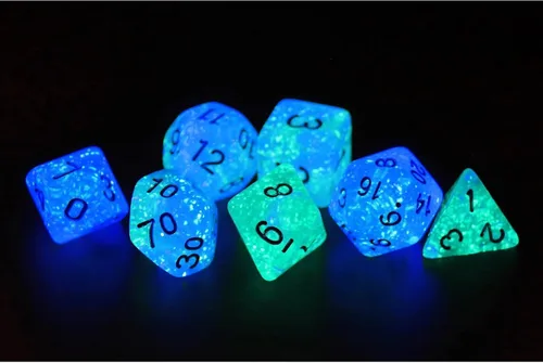 Vista 2 de Juego de 7 dados: Gusano brillante esmerilado que brilla en la oscuridad