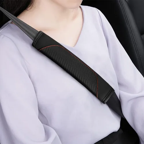 Vista 5 de AUCELI 2 fundas para cinturón de seguridad de automóvil, fundas de correa de hombro de fibra de carbono, almohadilla de arnés suave de cuero Negro