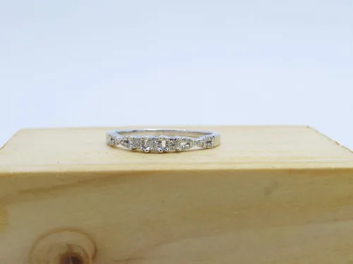 Vista 5 de Dazzlingrock Collection Anillo de compromiso de 0,10 quilates (quilates) con diamantes redondos de 10 quilates para mujer, 3 piedras, oro blanco