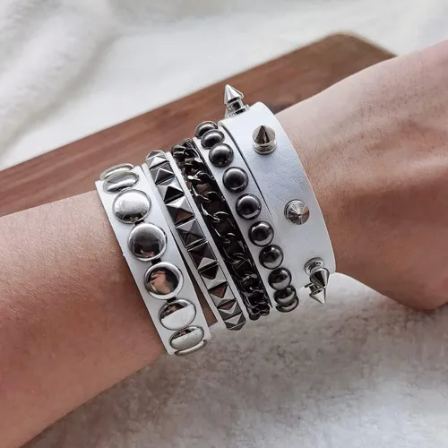 Vista 5 de TURTLEDOVE Pulsera de cuero punk – Pulsera de cuero gótica con tachuelas de metal – Accesorios punk rock de los años 80 para hombres y mujeres