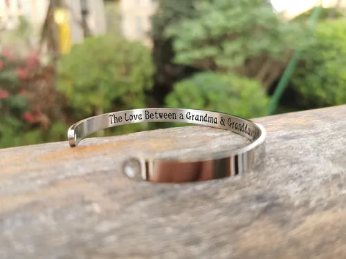 Vista 14 de Pulseras inspiradoras para abuela, mamá, hija, sobrina, tía, grabado, mensaje oculto, pulsera de acero inoxidable, corona de cumpleaños, joyería