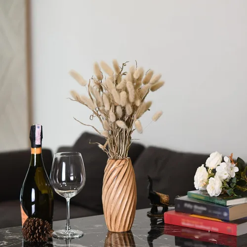Vista 4 de AeraVida Jarrón de madera de árbol de mango marrón claro en espiral rústico moderno hecho a mano para el hogar Decoración de madera natural