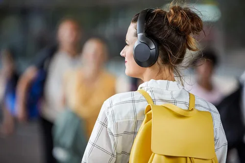 Vista 7 de Philips Rendimiento de audio TAPH805BK Bluetooth 5.0 Auriculares con cancelación activa de ruido con asistente de Google (negro)