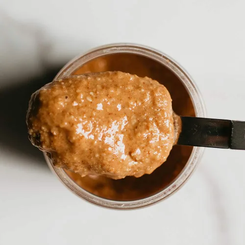 Vista 4 de Nutty Novelties Mantequilla de maní picante con miel de habanero - Alta en proteínas, baja en azúcar, mantequilla de maní saludable - Maní