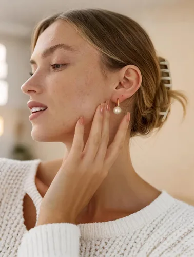 Vista 64 de Aretes colgantes de plata de ley 925 seleccionados a mano AAA+ de 7.5 a 0.315 in con perlas cultivadas de agua dulce blancas para mujer