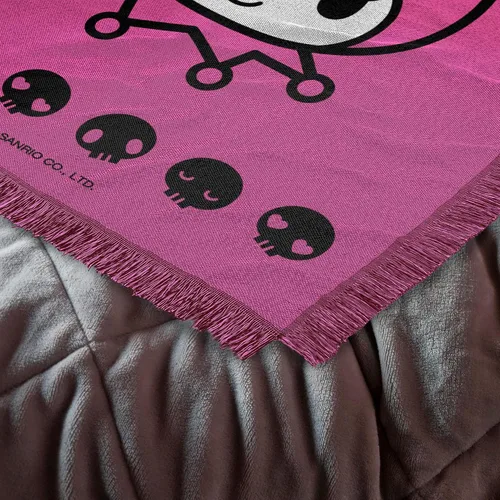 Vista 4 de Northwest Manta de jacquard tejida, 46 x 60 pulgadas, Kuromi Sugar and Skulls