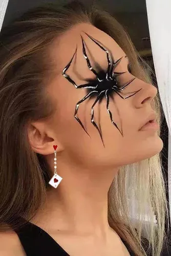 Vista 3 de Aretes colgantes de póquer para mujer, aretes de reina de corazón rojo, aretes de tarjeta de póquer con corazón rojo, aretes asimétricos largos