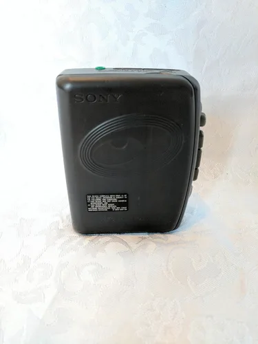 Vista 2 de SONY Reproductor de casete portátil AMFM (WM-FX241)